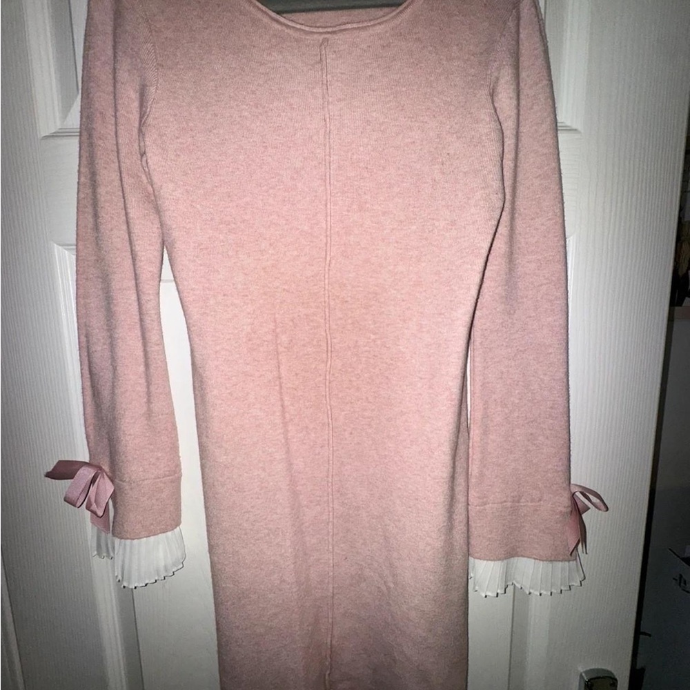 Elegant Pink Dress with Ribbon Cuffs